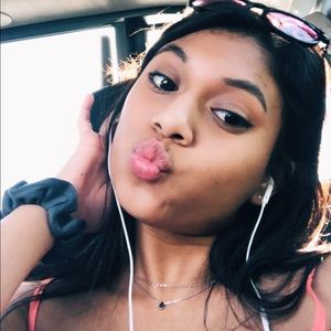 Meet your Posher, Alexia